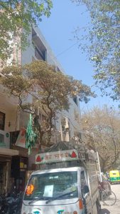 टिम्बर मार्किट के ए-ब्लॉक में प्लॉट नंबर ए-32 व 33 में पुरानी ईमारत पर दो फलोर का नया निर्माण कैसे संपन्न, मानकों की अनदेखी, हादसों को दावत